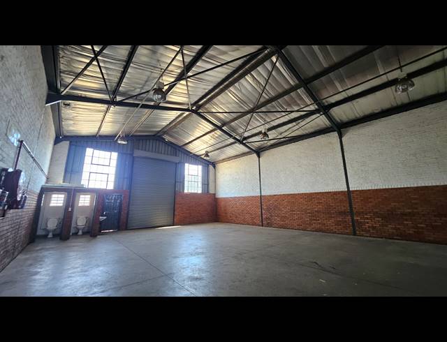 330M² WAREHOUSE TO LET IN ROSSLYN